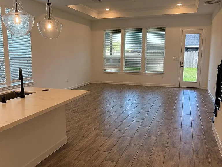 25302 Rothesay Ln — Photo 3