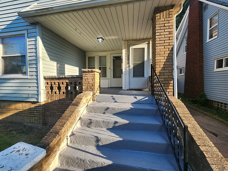 15816 Grovewood Ave — Photo 3