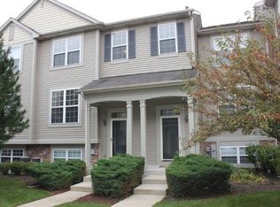 1102 Chadwick Dr, Grayslake, IL