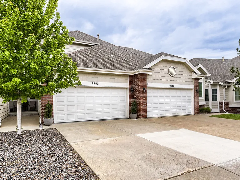 2943 Mount Royal Dr — Photo 27