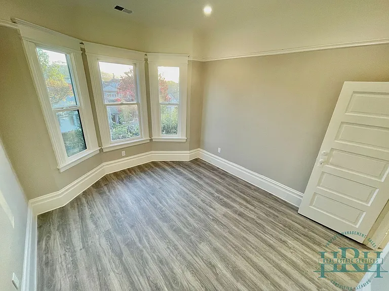 2554-2558 Bryant St — Photo 6