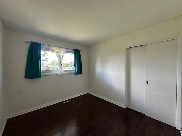 108 Sidney Cres — Photo 9