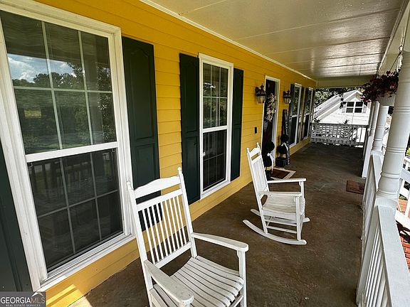 2nd image of 692 Crawford Cir