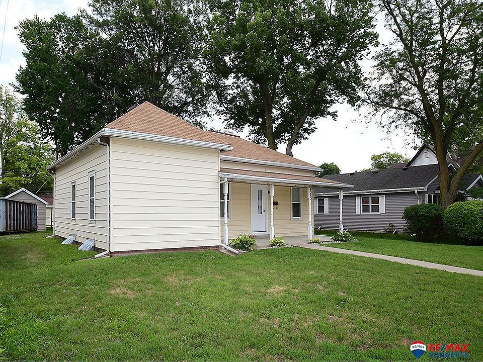 428 N 16th St, Beatrice, NE 68310 Zillow
