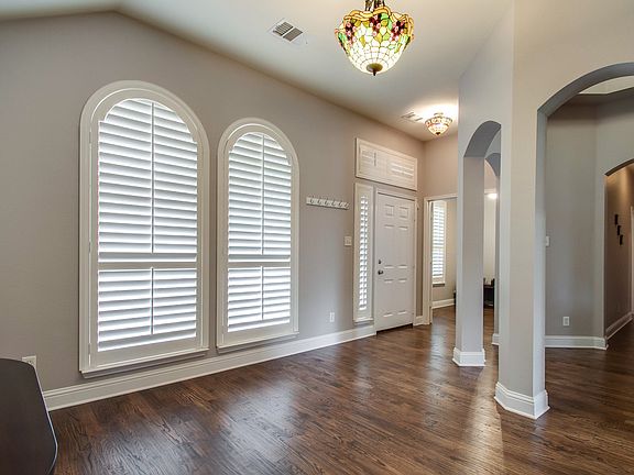 3rd image of 1415 Stone Canyon Way