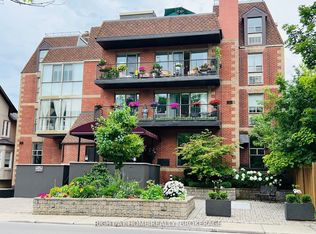 162 Reynolds St #204, Oakville, ON L6J 3K9