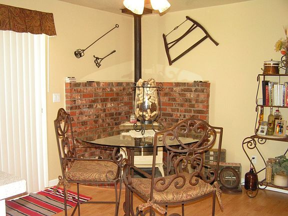 Darling casual Dining w/ wood stove & patio doors