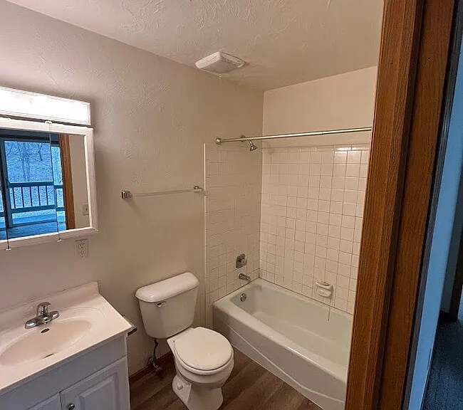 1101-1121 Macarthur Rd #9 — Photo 24