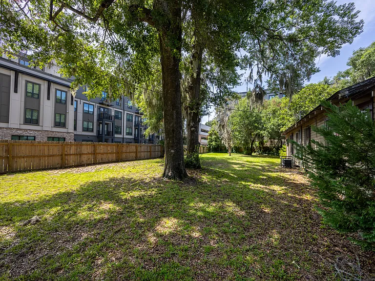 1113 NW 5th Ave — Photo 25