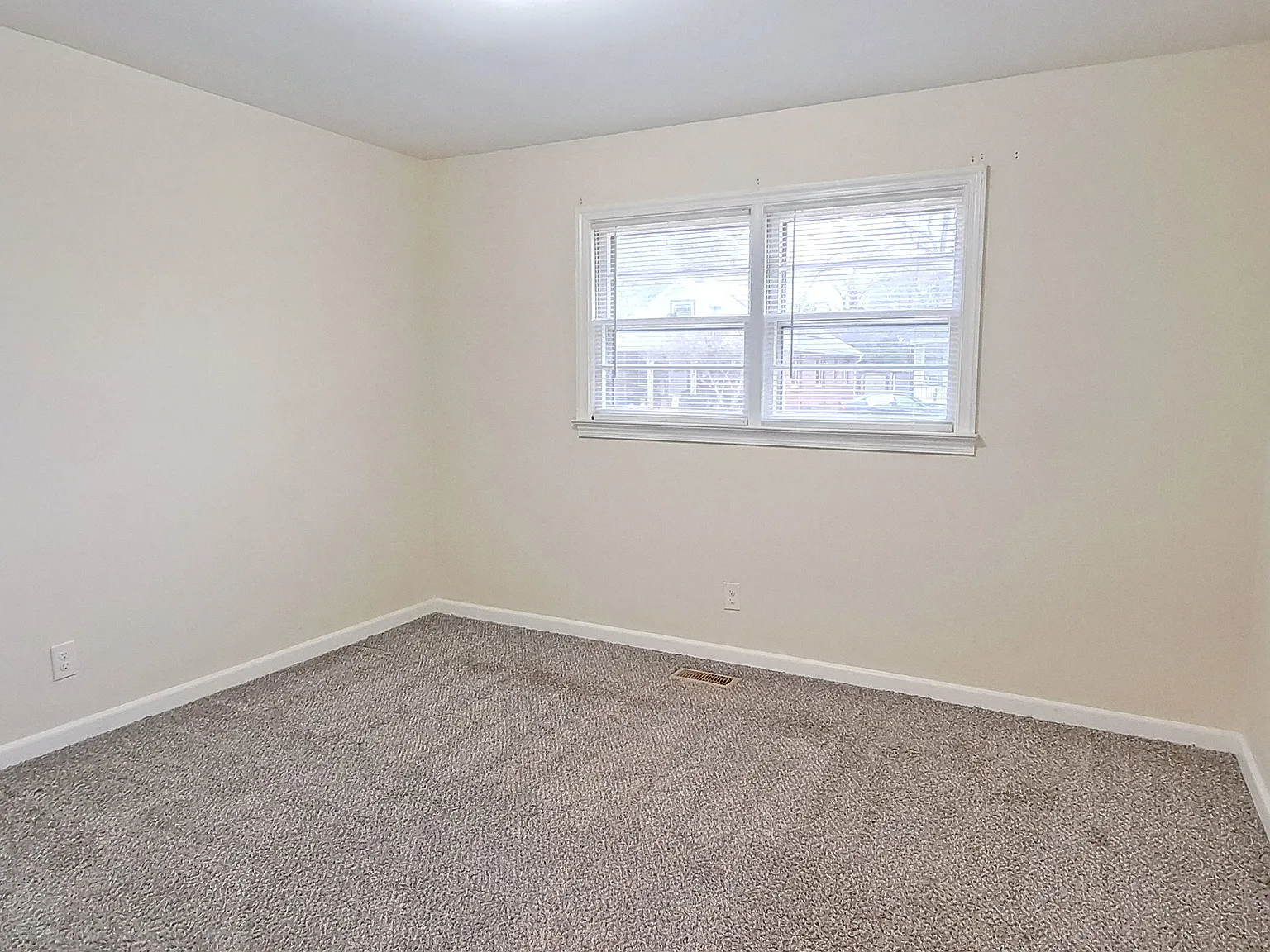 2 bed, $1,100 — Photo 3