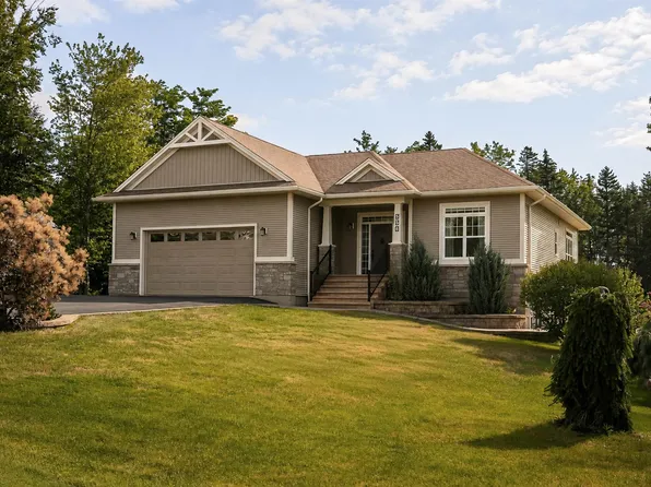 556 Duart Ave, Fall River, NS B2T 0L8