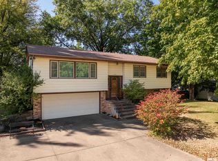 1620 S Vermont Ave, Davenport, IA 52802