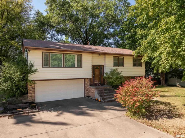 1620 S Vermont Ave, Davenport, IA 52802