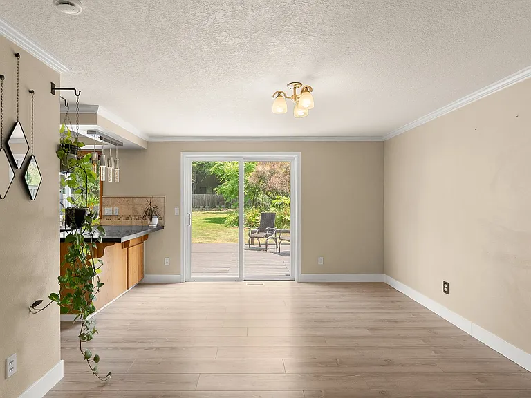 5560 SW 149th Ave — Photo 8