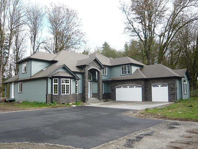 Secluded end lot with lots of privacy in Green Valley Estates
