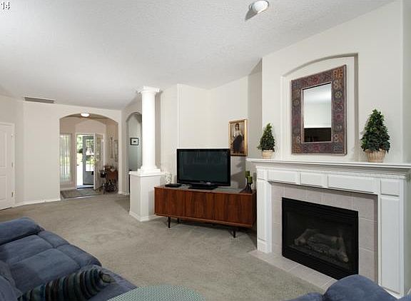 3rd image of 530 E 17th Cir