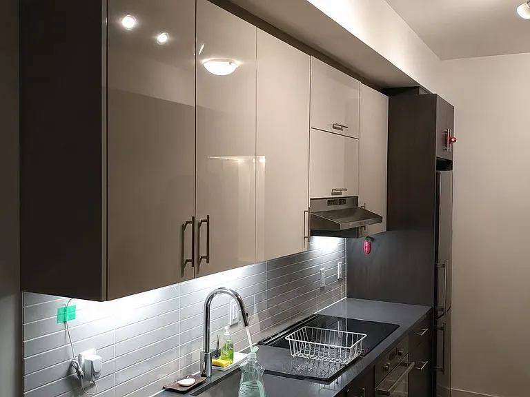 180 Fairview Mall Dr — Photo 3