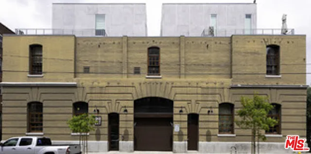 2 bed, 2.5 bath, 1300 sqft, $4,550 — Photo 3