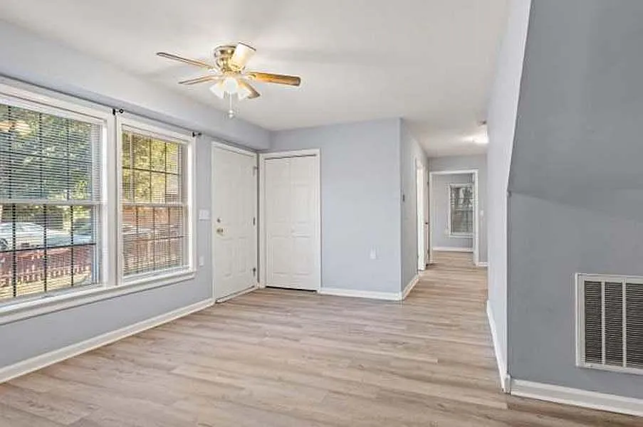 4 bed, 1700 sqft, $2,200 — Photo 3