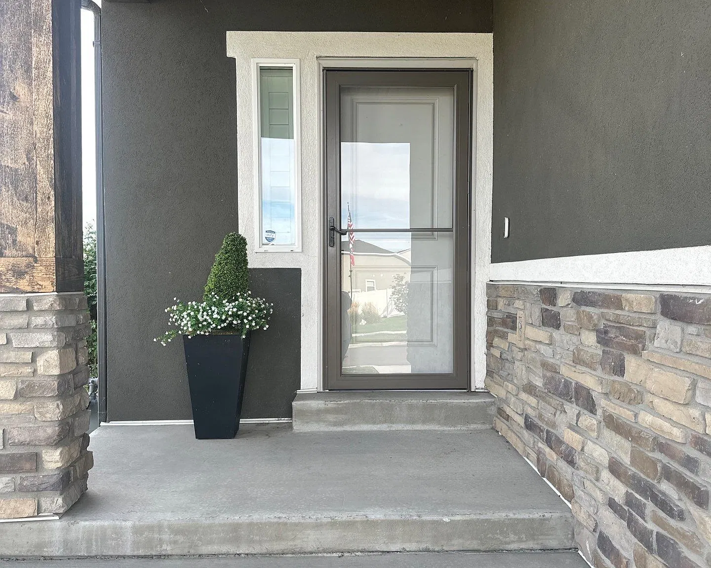 4 bed, 3200 sqft, $3,100 — Photo 2