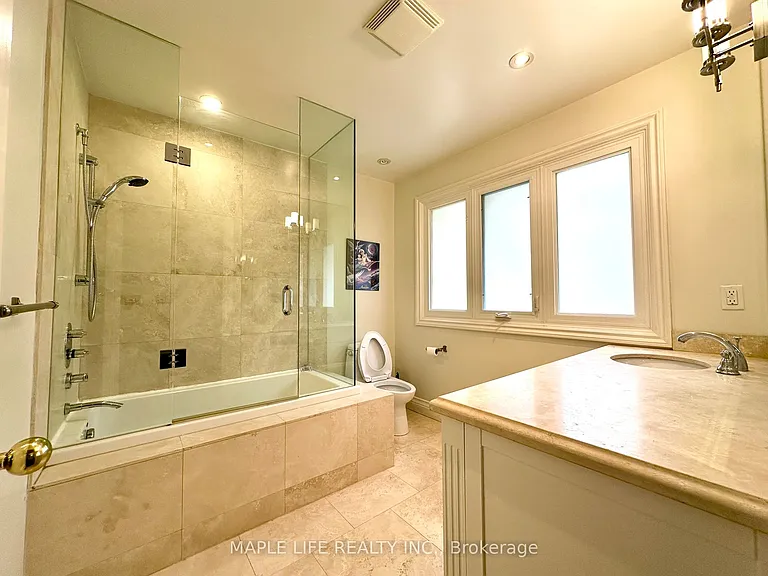 52 Prince Edward Blvd — Photo 31