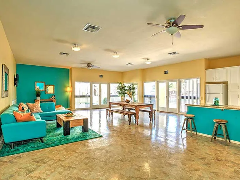 Shadow Mountain Apartments — Photo 10