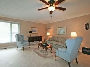 1 Paris Pl, Lake Saint Louis, MO 63367