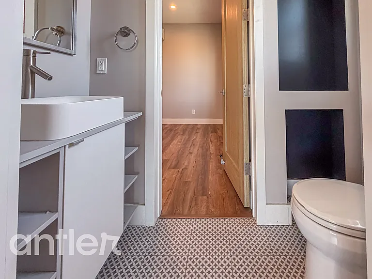 968 Manzanita St #J1 — Photo 5