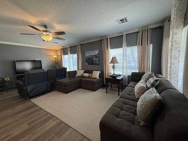 1682 Colina Dr — Photo 22