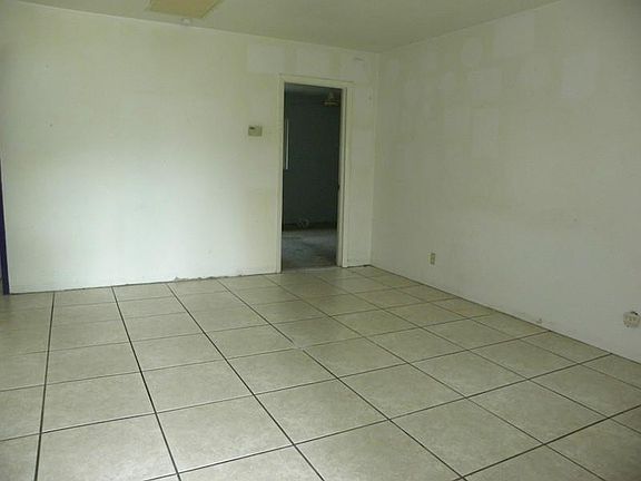3rd image of 481 NW 17th Place