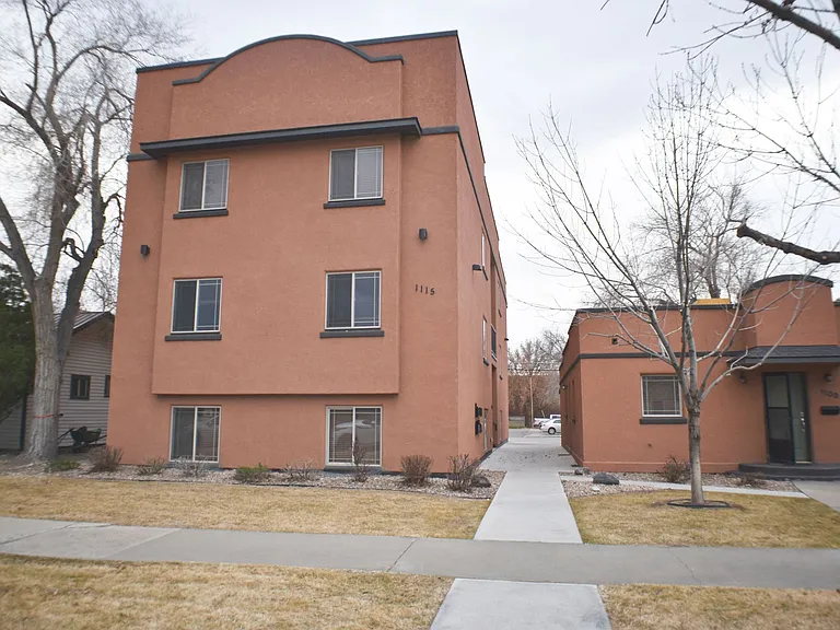 1115 Belford Ave — Photo 1