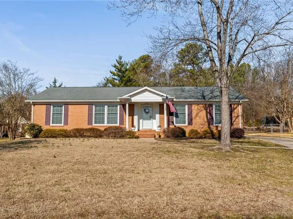 1005 Lakecrest Ave, High Point, NC 27265