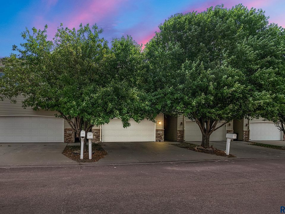 1st image of 324 S Spring Pl