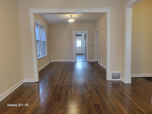 4th image of 1721 W Catalpa Ave #1