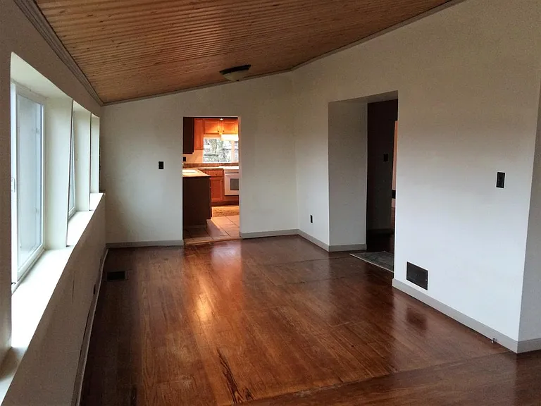 870 Michigan Rd — Photo 13