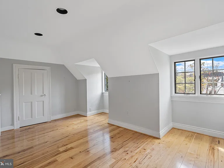 3313 Cleveland Ave NW — Photo 47