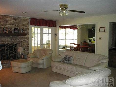 5th image of 813 Bradley Dr