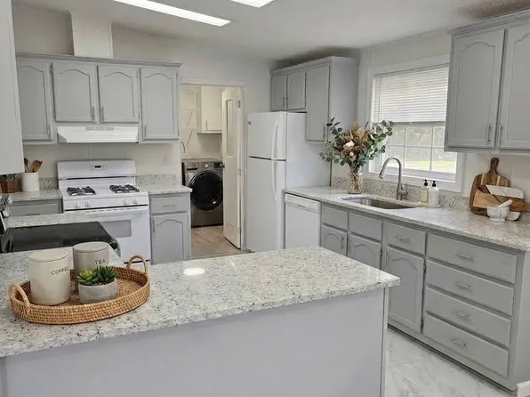 12325 Badger Ln SE, Albuquerque, NM 87123