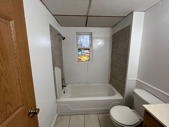 5th image of 608 E 4th St