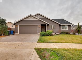581 Paradise St, Woodburn, OR 97071