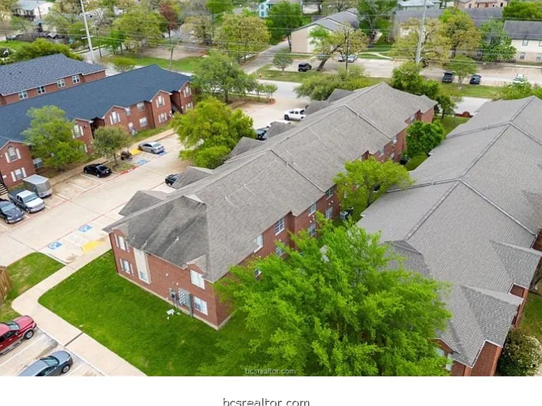 701D Balcones Dr #53 — Photo 4