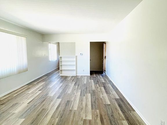 2nd image of 2938-2948 Lexington Dr #2944