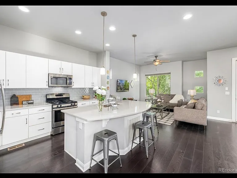 1764 W 67th Pl — Photo 6