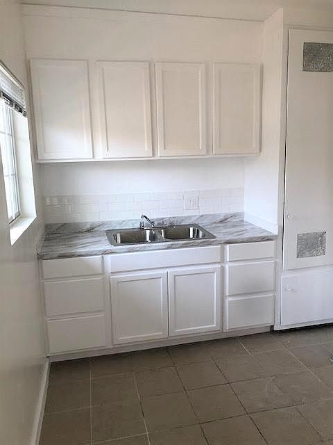2nd image of 14129 Vanowen St #18