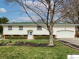 8018 Manderson St, Omaha, NE 68134