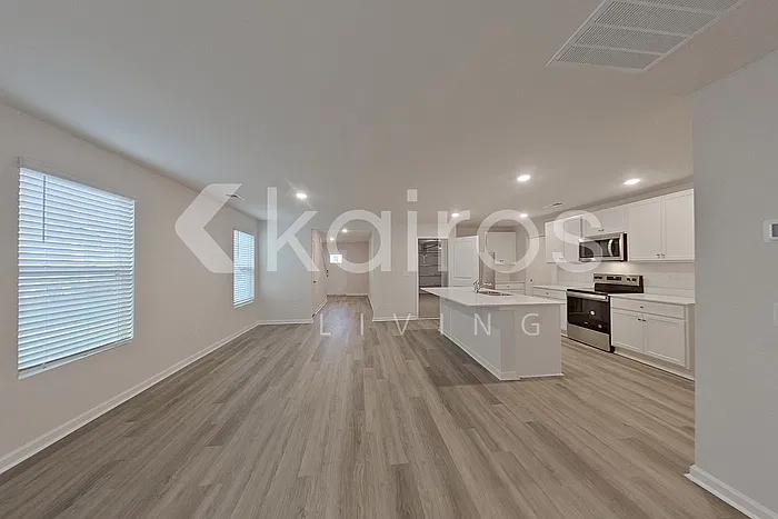 5 bed, 3.0 bath, 2361 sqft, $2,445 — Photo 4