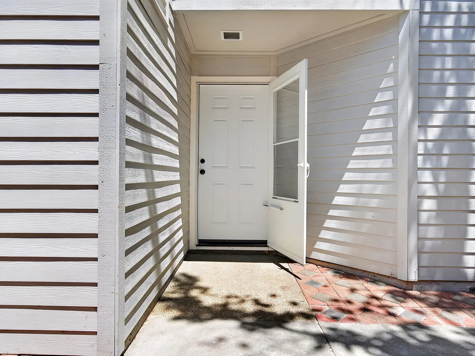 2 bed, 2.5 bath, 1275 sqft, $3,850 — Photo 2