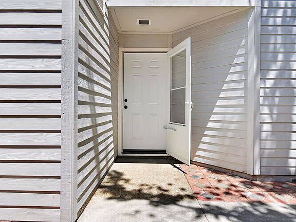 2nd image of 726 Buena Vista Pl