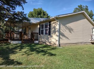 909 Maple St, Eaton Rapids, MI 48827