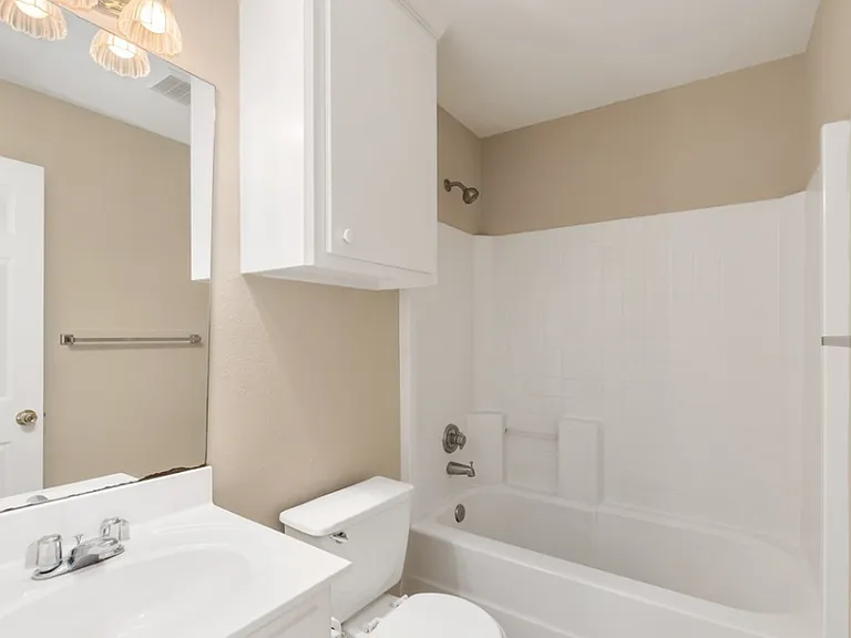 821 Avenue A — Photo 3